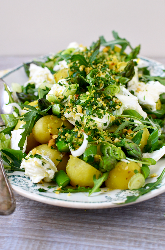 Salade de pommes de terre nouvelles aux asperges, gremolata à la noisette ©TendanceFood.com