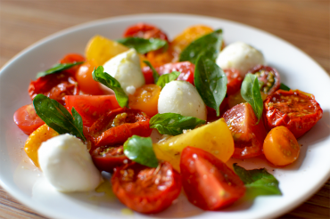 Salade tomates fraîches et rôties, mozzarella ©TendanceFood.com